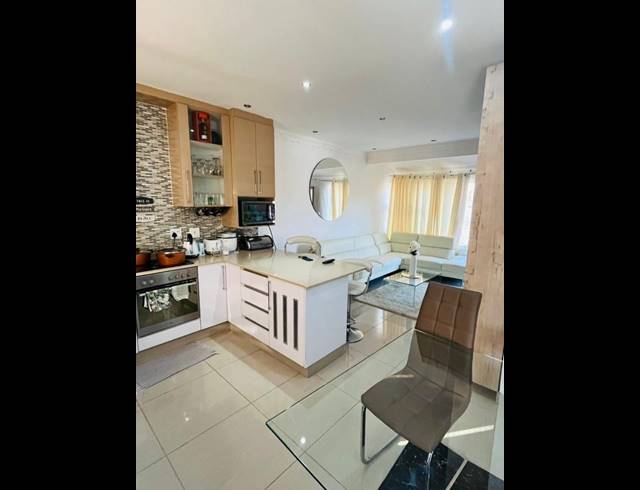 3 BEDROOM TOWNHOUSE FOR SALE IN BISLEY